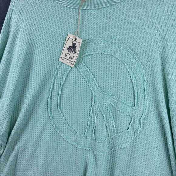 NWT Easel Los Angeles Light Blue Oversized Long Sleeve Waffle Peace tee sz Small - Picture 3 of 11